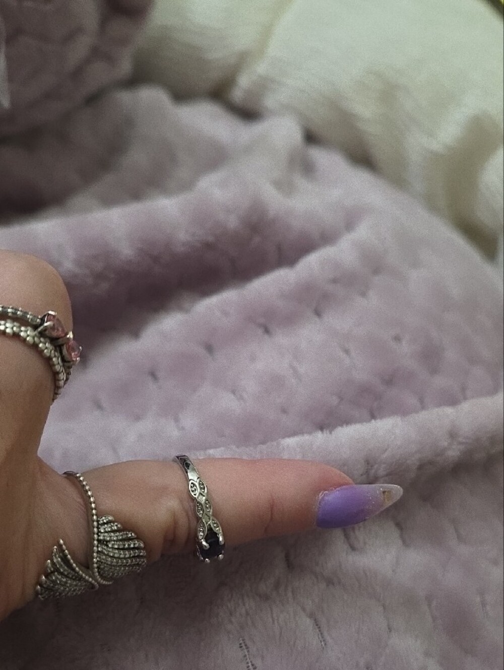 Silver Ring with Purple Stone Sz 7 Like new No Stones Missing - Picture 6 of 7